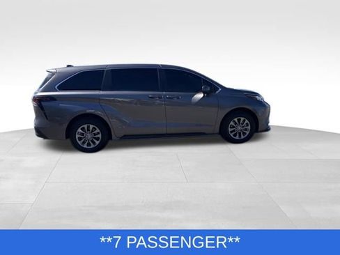 Used 2023 Toyota Sienna LE FWD image 7