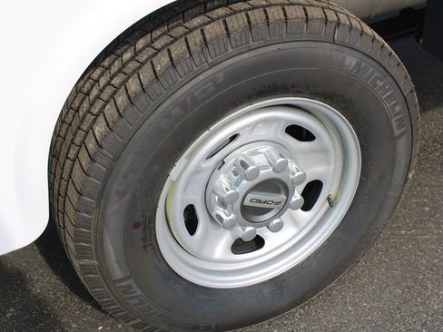 Used 2025 Ford F250 XL w/ XL Chrome Package RWD image 28