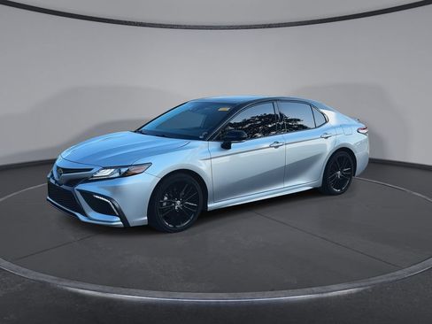 Used 2024 Toyota Camry XSE FWD image 4