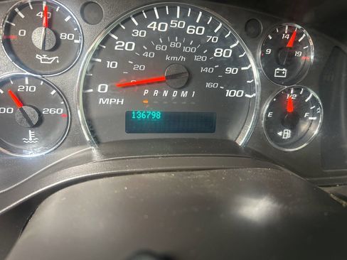 Used 2017 Chevrolet Express 2500 RWD image 11