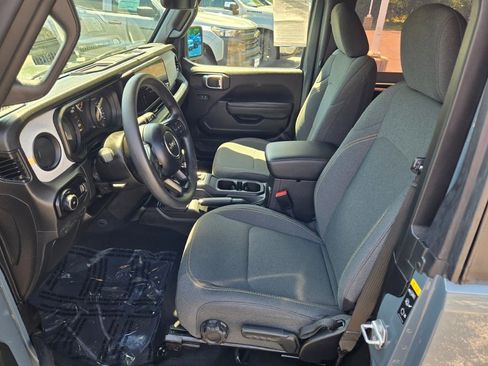 Used 2025 Jeep Wrangler Sport AWD/4WD image 16