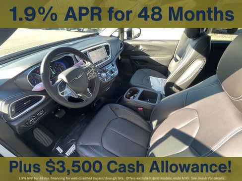 New 2026 Chrysler Pacifica Select FWD image 14