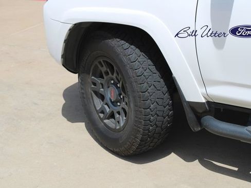 Used 2021 Toyota 4Runner SR5 Premium w/ Moonroof Package RWD image 9