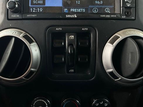 Used 2014 Jeep Wrangler Unlimited Sahara w/ Connectivity Group image 23