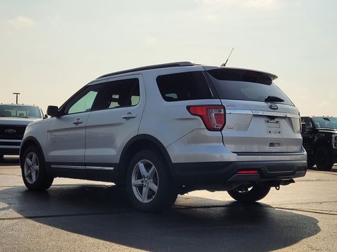 Used 2019 Ford Explorer XLT w/ Equipment Group 201A FWD image 6