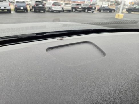 Used 2021 Ford Explorer XLT w/ Equipment Group 202A image 8