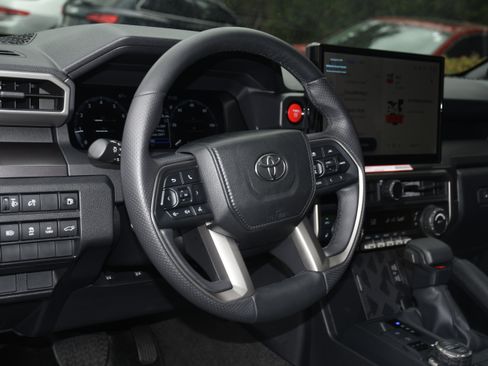 Certified 2025 Toyota 4Runner TRD Off-Road Premium image 9