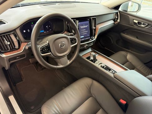 Certified 2025 Volvo V60 B5 Cross Country Plus AWD/4WD image 15