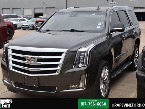 Used 2020 Cadillac Escalade Luxury image 1