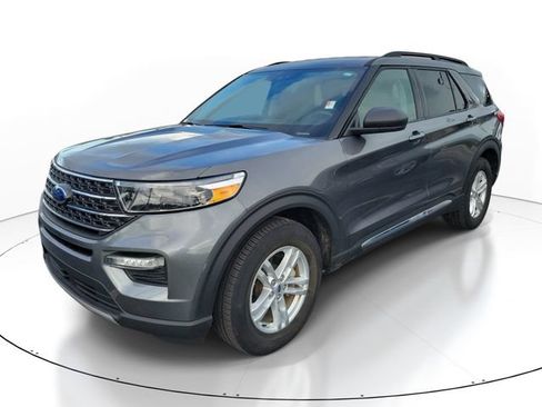 Used 2023 Ford Explorer XLT w/ Equipment Group 202A RWD image 4
