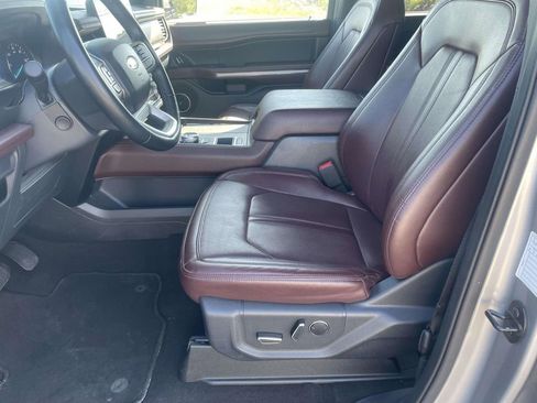 Used 2024 Ford Expedition Limited RWD image 12