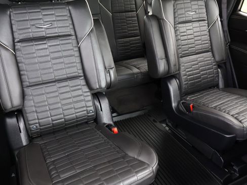 Used 2025 Cadillac Escalade Sport Platinum w/ LPO, Floor Liner Package AWD/4WD image 28