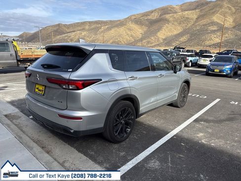 Used 2022 Mitsubishi Outlander SE image 5