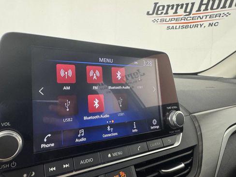 Used 2025 Nissan Altima 2.5 SV FWD image 22