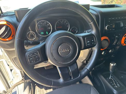 Used 2015 Jeep Wrangler Unlimited Sahara w/ Connectivity Group AWD/4WD image 22