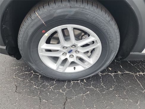 New 2026 Ford Explorer Active RWD image 9
