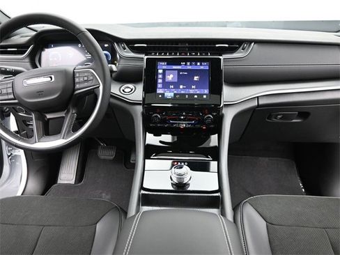 New 2025 Jeep Grand Cherokee L Altitude image 26