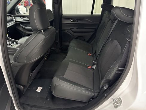 New 2025 Jeep Grand Cherokee Laredo X w/ Luxury Tech Group I image 5