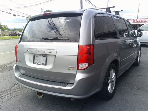 Used 2016 Dodge Grand Caravan SXT FWD image 9