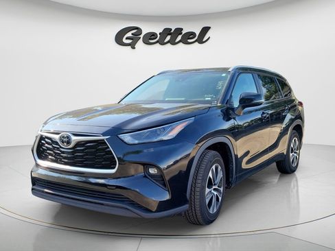 Used 2023 Toyota Highlander XLE FWD image 1