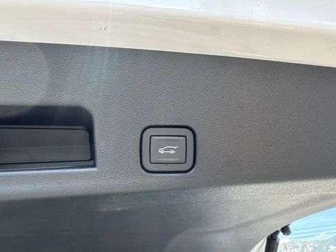 New 2026 Chevrolet Traverse LT w/ Sun and Wheel Package AWD/4WD image 12
