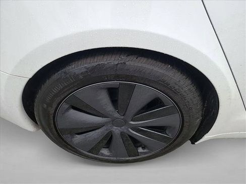 Used 2024 Tesla Model S image 11