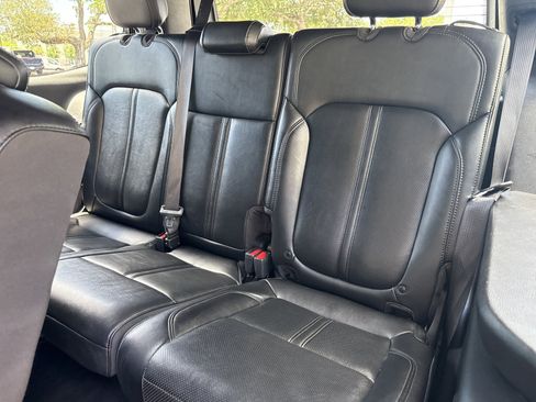 Used 2024 Jeep Wagoneer Series II w/ Flexible Seating Group RWD image 29