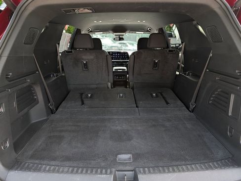 Used 2024 Chevrolet Traverse LT AWD/4WD image 19