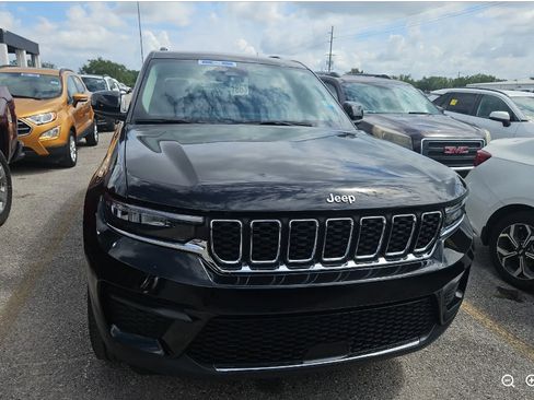 Used 2023 Jeep Grand Cherokee Laredo w/ Luxury Tech Group I RWD image 7
