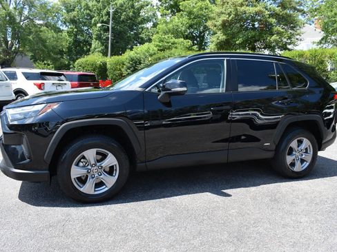 Used 2023 Toyota RAV4 XLE AWD/4WD image 2