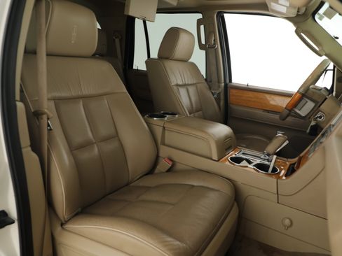Used 2007 Lincoln Navigator 2WD image 6