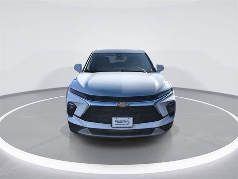 Used 2023 Chevrolet Blazer LT image 3