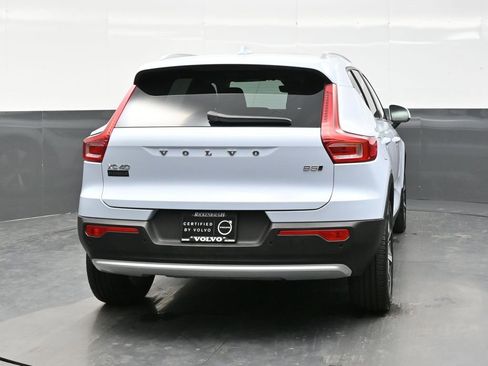 Used 2025 Volvo XC40 B5 Plus AWD/4WD image 6