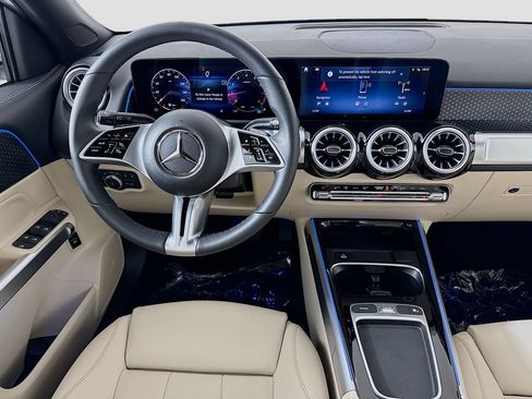 Used 2025 Mercedes-Benz GLB 250 w/ Exclusive Package image 22