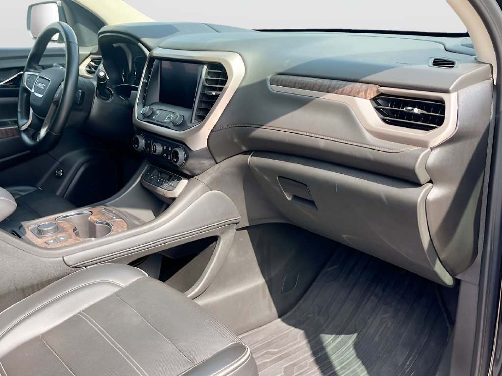 Used 2023 GMC Acadia Denali w/ Black Diamond Edition FWD image 33