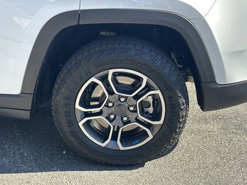 Certified 2022 Jeep Grand Cherokee Trailhawk w/ Luxury Tech Group III image 22