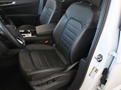 Used 2024 Volkswagen Atlas Cross Sport SEL R-Line image 17