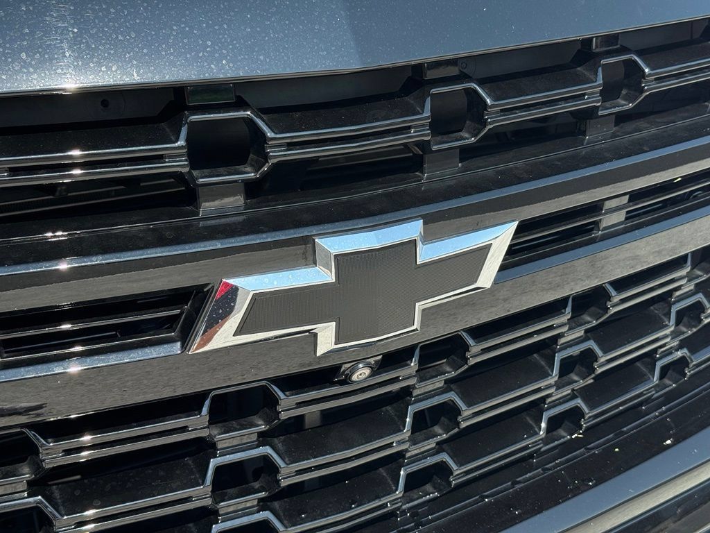 Used 2024 Chevrolet Suburban Z71 w/ Luxury Package AWD/4WD image 10