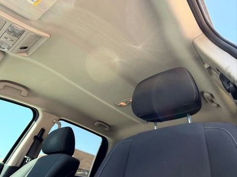 Used 2018 Nissan Titan SV w/ SV Convenience Package image 10