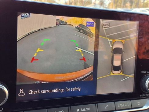 Used 2021 Nissan Sentra SR w/ SR Premium Package image 18