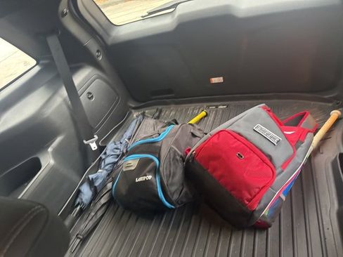 Used 2017 Ford Explorer XLT image 10