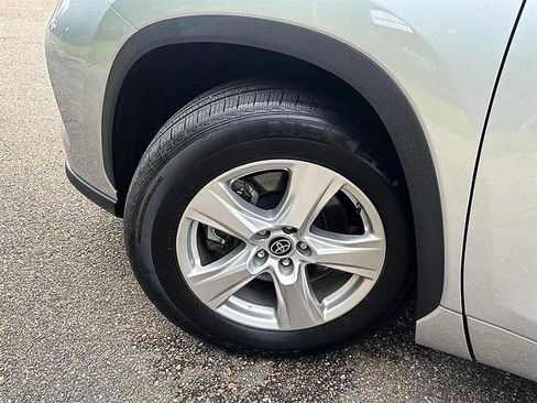 Used 2023 Toyota Highlander LE FWD image 57