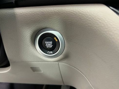 Used 2022 Chrysler Pacifica Limited FWD image 28