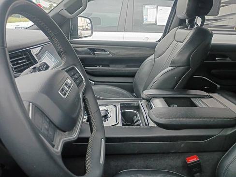 Used 2024 Jeep Wagoneer L Series II w/ Flexible Seating Group AWD/4WD image 21