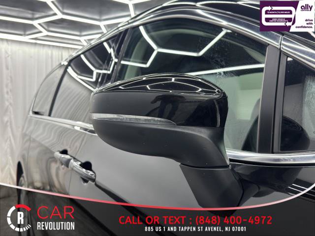 Used 2023 Chrysler Pacifica Touring-L FWD image 63