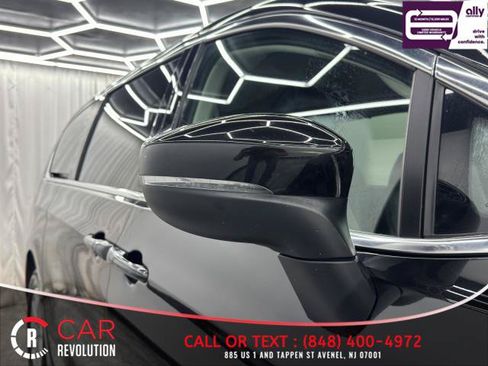 Used 2023 Chrysler Pacifica Touring-L FWD image 63