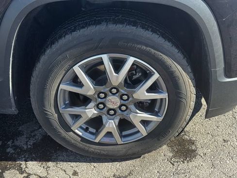 Used 2022 GMC Acadia SLT w/ LPO, Floor Liner Package AWD/4WD image 9
