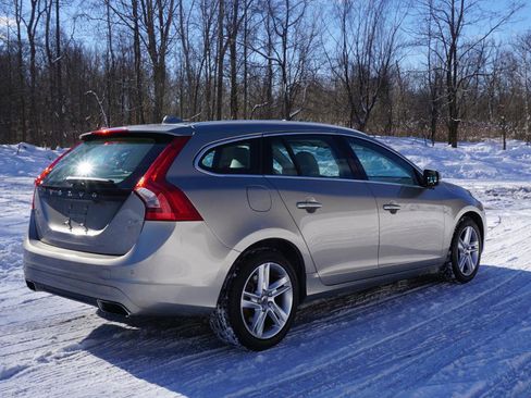 Used 2015 Volvo V60 T5 Premier w/ Convenience Package image 5