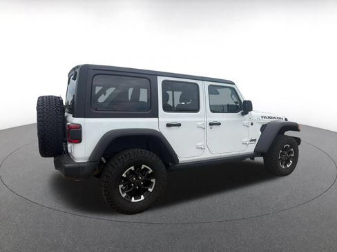 Used 2025 Jeep Wrangler Unlimited Rubicon AWD/4WD image 5