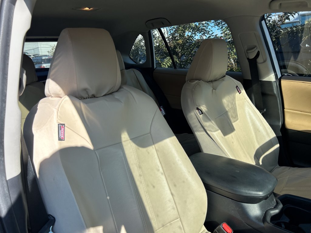 Used 2019 Toyota RAV4 LE FWD image 12